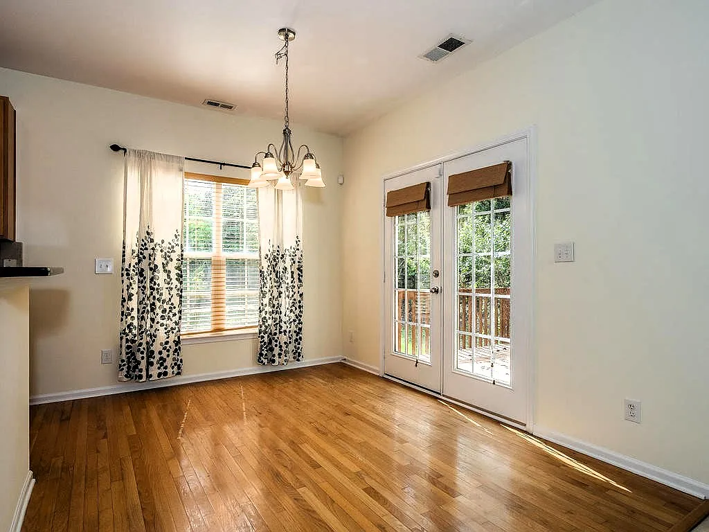 4 bed, 2.5 bath, 2837 sqft, $2,895 — Photo 3