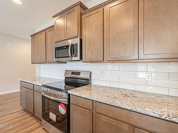 3rd image of 24153 W HILTON Avenue