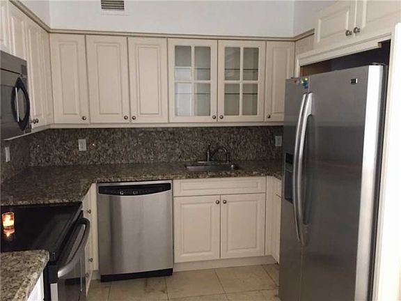 4th image of 5600 Collins Ave APT 4W