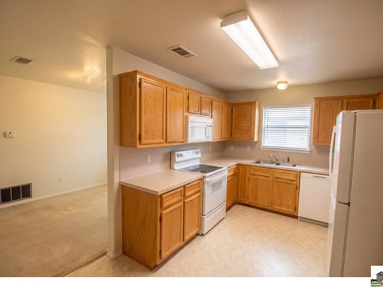 1906 Flagstaff Dr — Photo 9
