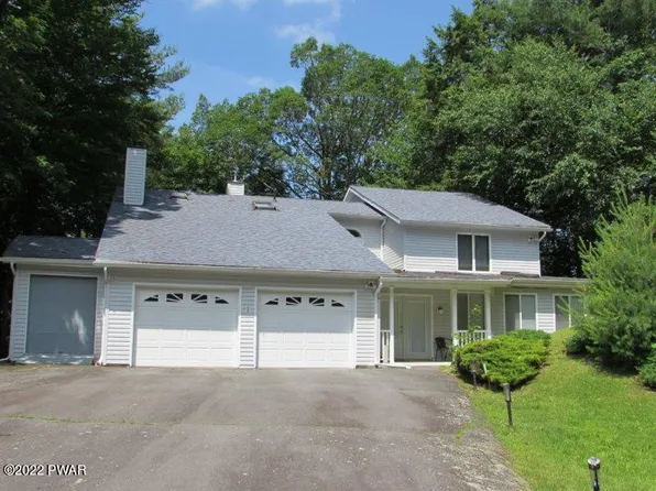 500 Canoebrook Dr, Hawley, PA 18428