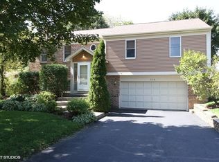 904 S Summit St, Barrington, IL 60010