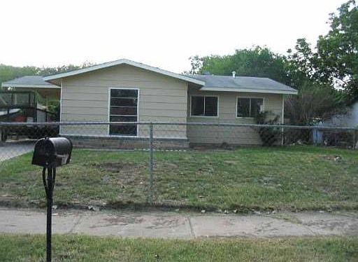 1st image of 935 CRESTFIELD DR
