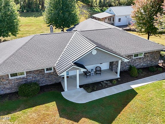 2nd image of 145 Mountain Rd