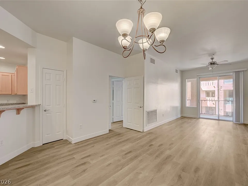 31 E Agate Ave #409