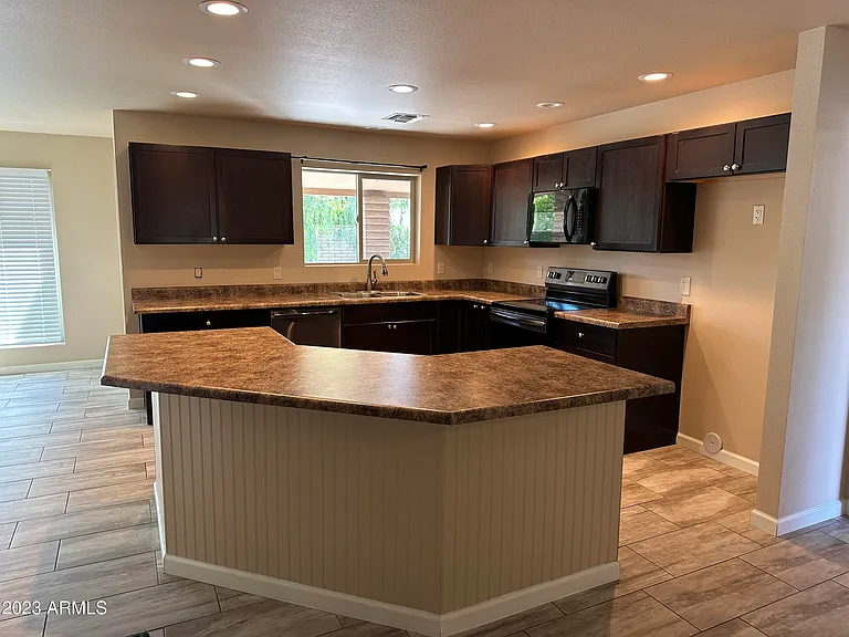 6013 E Evergreen St — Photo 5