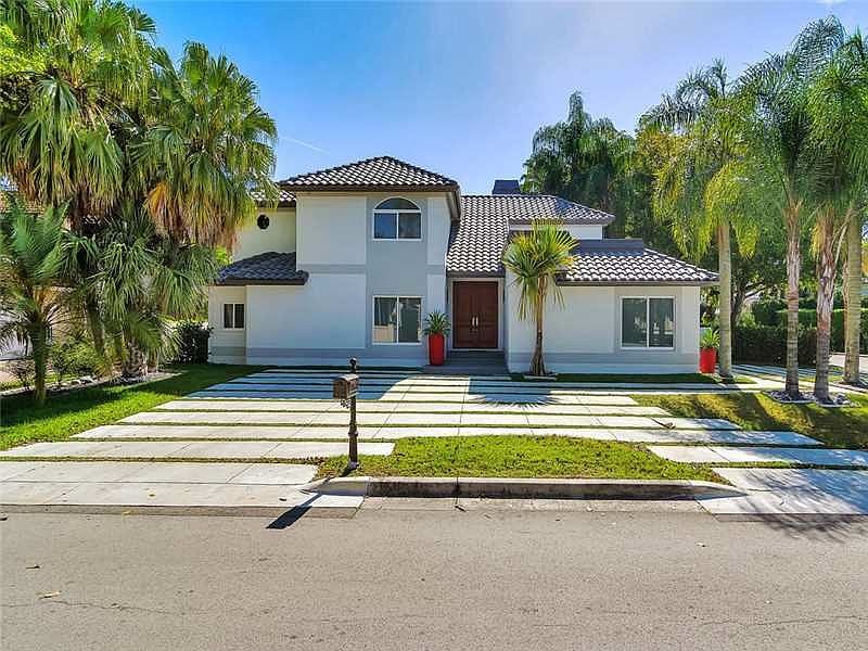 1st image of 5433 NW 94 Doral Pl