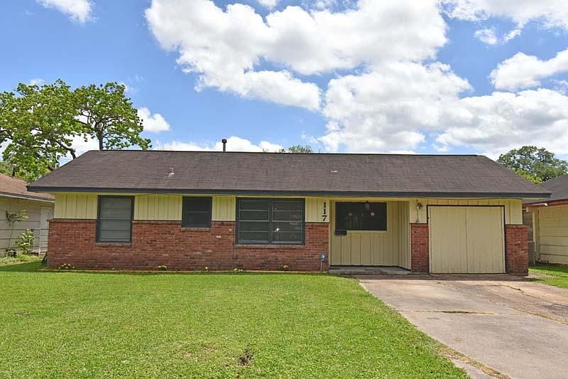 1st image of 117 Pin Oak St