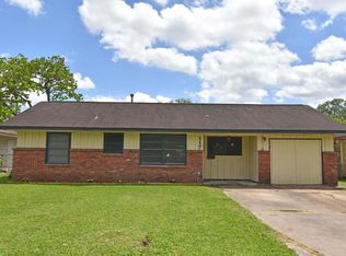117 Pin Oak St, Lake Jackson, TX 77566