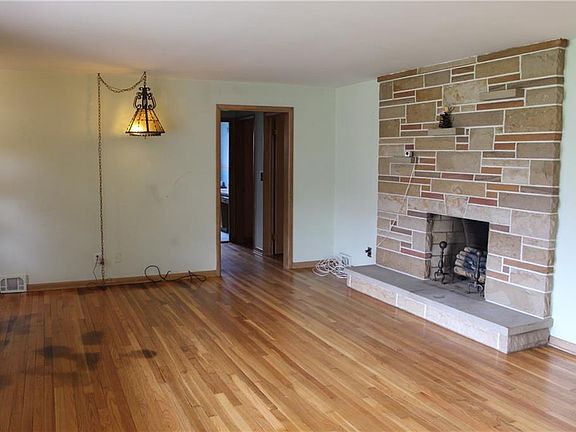 4th image of 585 Strumbly Dr
