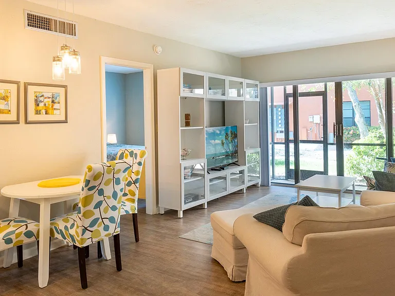 20 Greenbrier St #3-105 — Photo 14