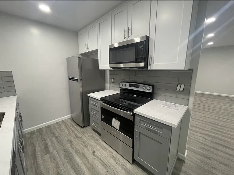 1060 S Sherbourne Dr #103 — Photo 6