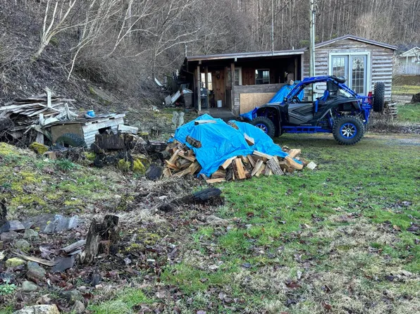 205 Polly Erwin Rd, Erwin, TN 37650