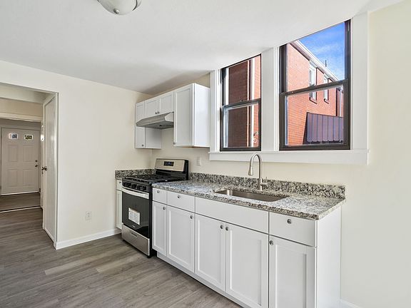 5th image of 111 Kaplan Ave #1