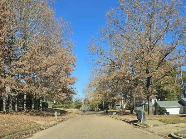 708 Parker Dr, Clinton, MS 39056