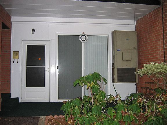 Ground Level Patio Area 