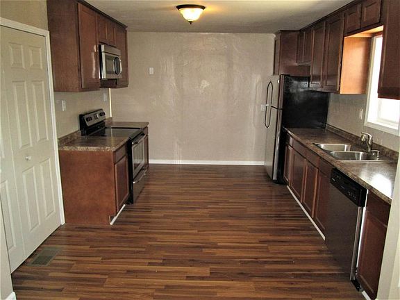4th image of 53976 Norwood Dr