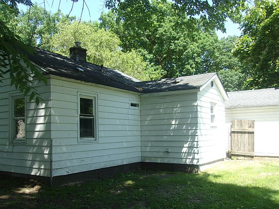 4th image of 324 Lincoln St