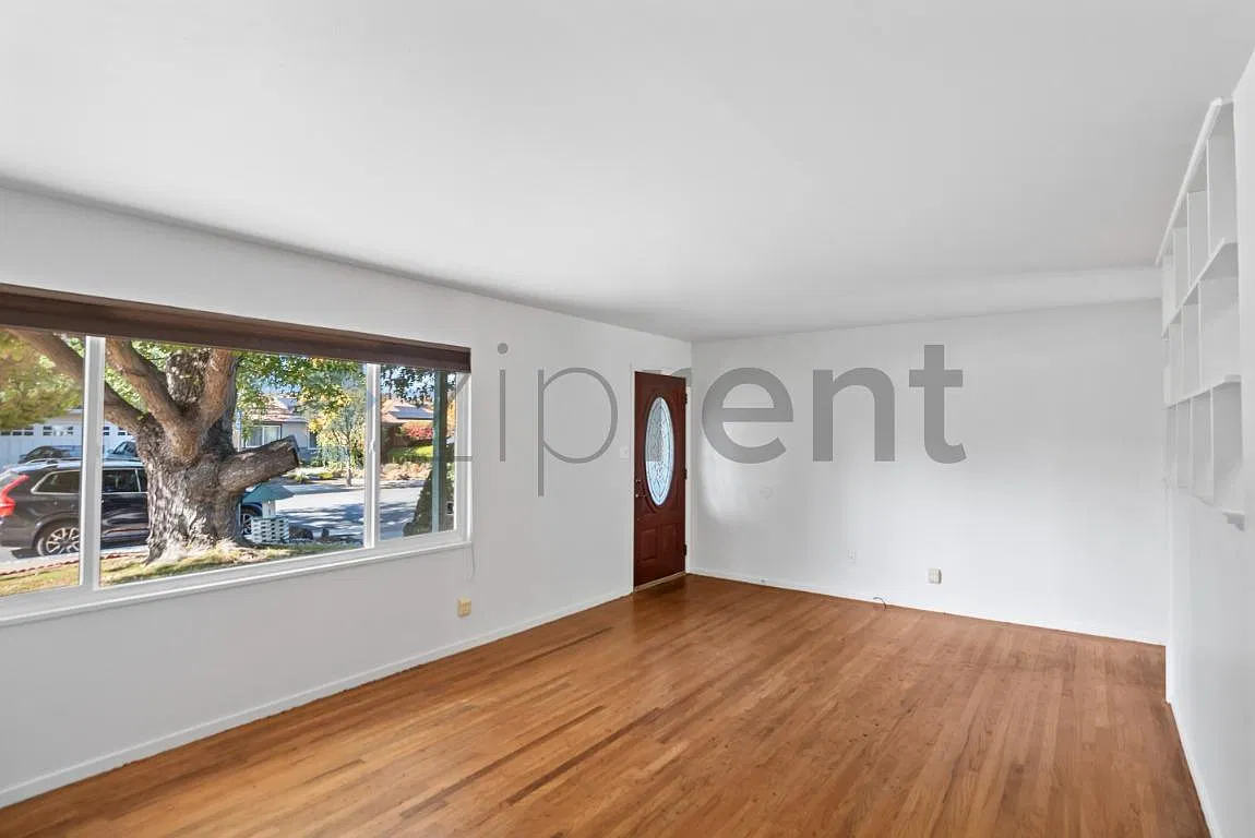 3 bed, 1356 sqft, $4,950 — Photo 3
