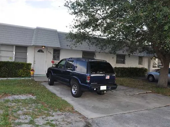 8585 SE Lyons St, Hobe Sound, FL 33455