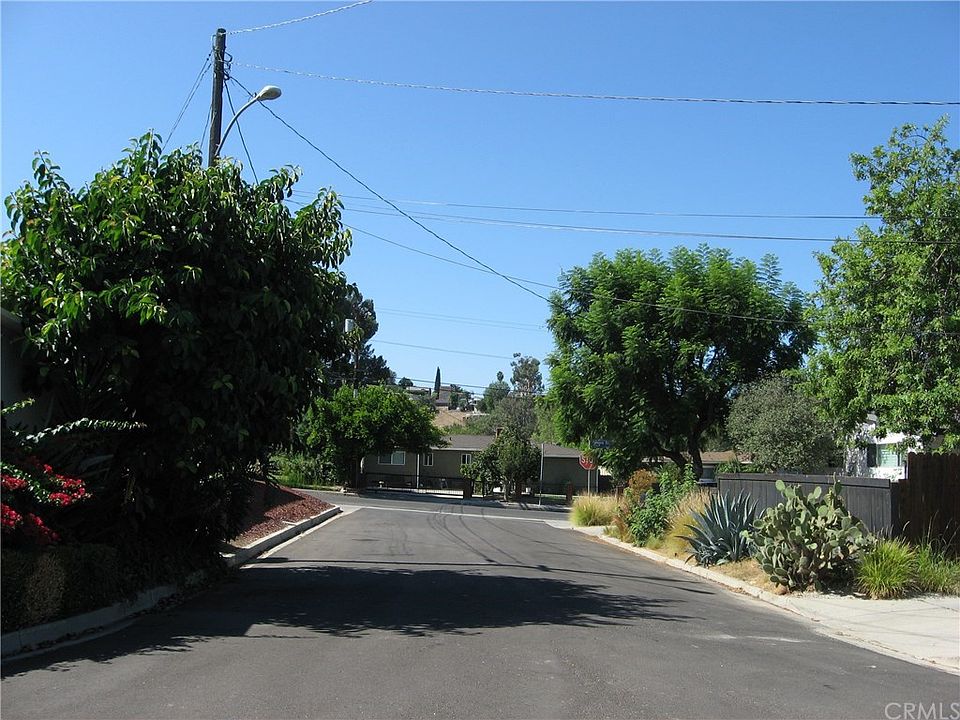 1st image of 916 Alegre Pl