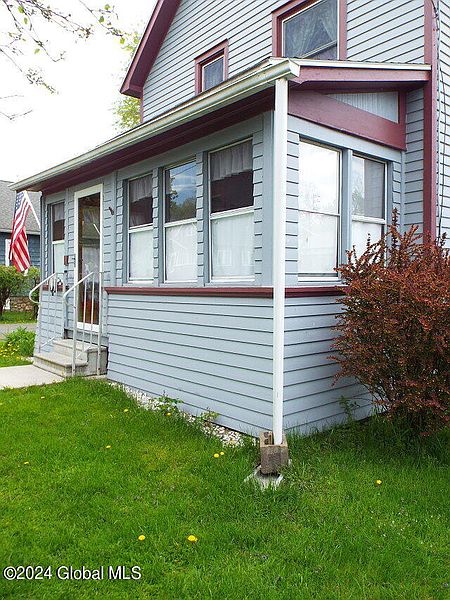 3rd image of 31 2nd Avenue