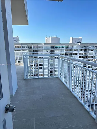 18051 Biscayne Blvd #Penthouse 05 Photo 1