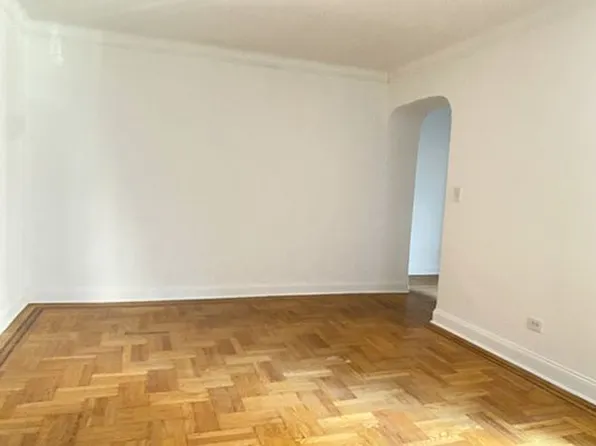 4112 41st St APT 2N, Queens, NY 11104