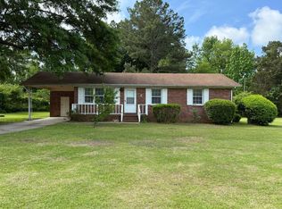 2 Princeton Dr, Jacksonville, NC 28546