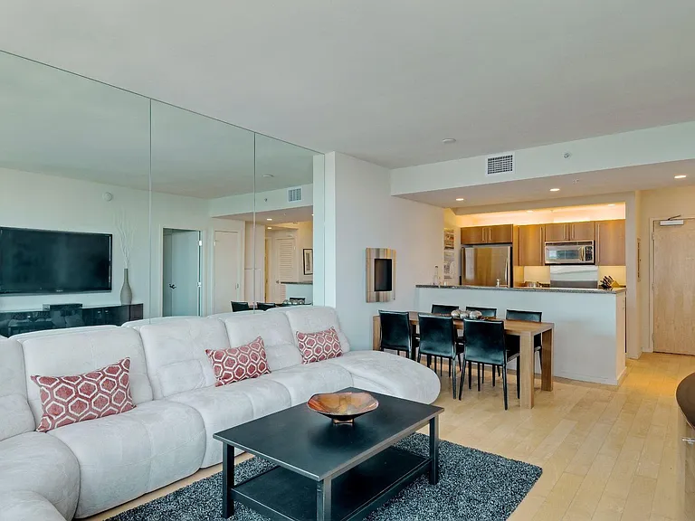 321 10th Ave #1606 — Photo 9
