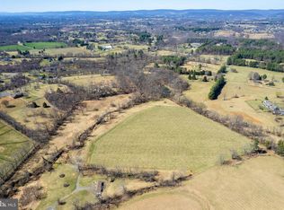 39892 Hedgeland Ln, Waterford, VA 20197