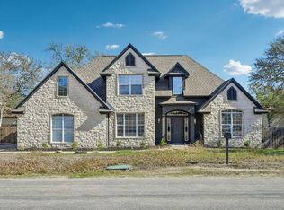 312 Country Club Dr, La Grange, TX 78945