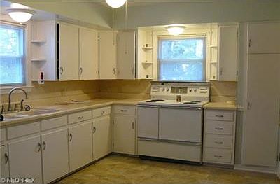 2nd image of 239 Bloor St