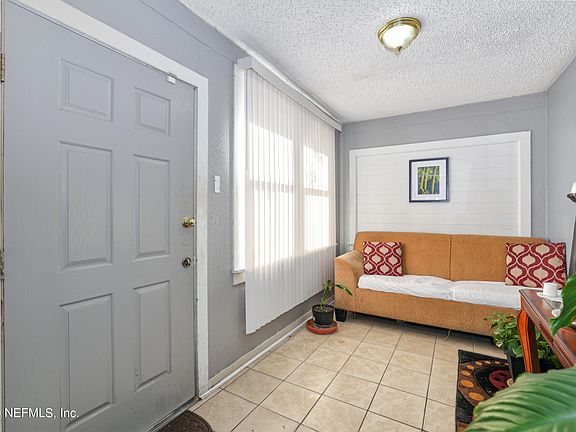 3rd image of 673 W 16th St