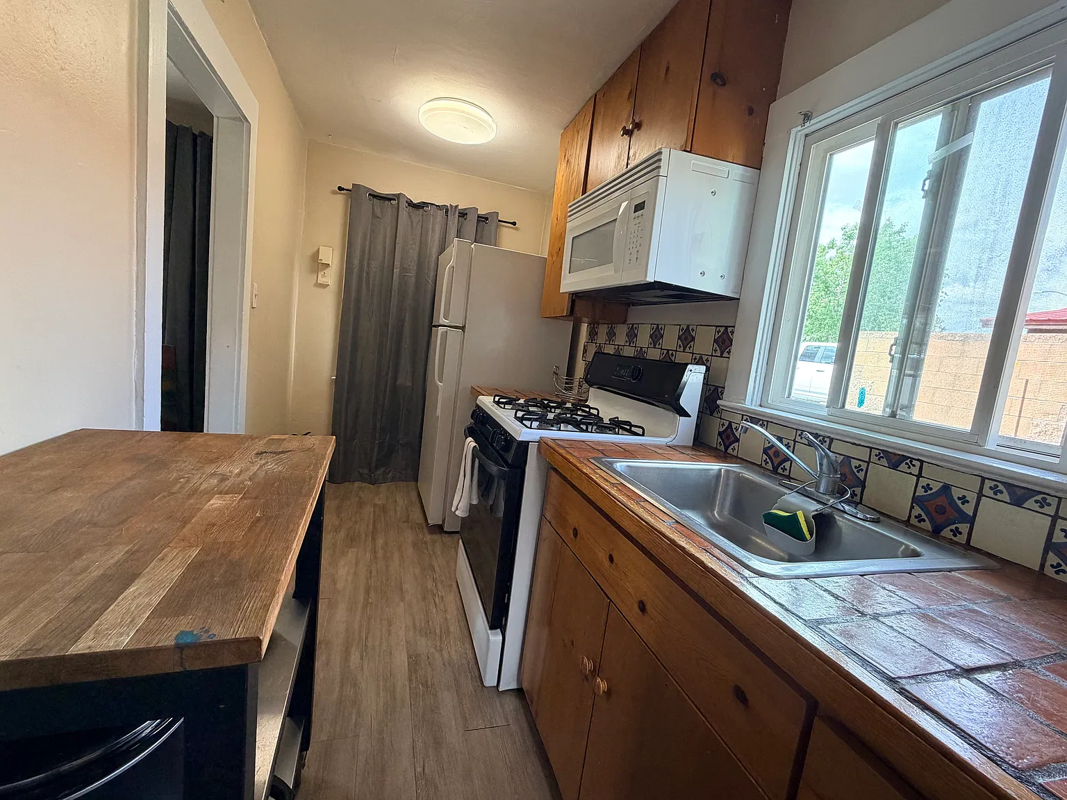 Vassar Dr SE, Albuquerque — Photo 2