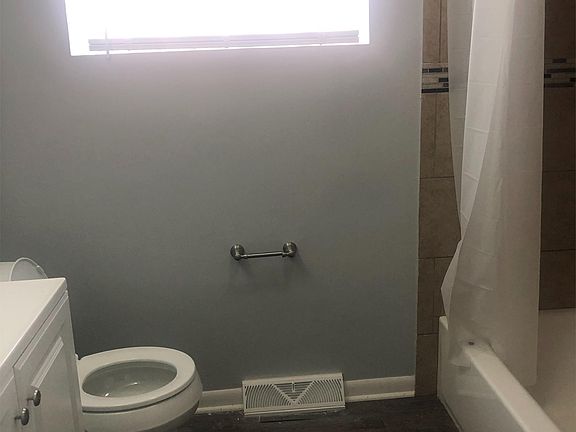 5th image of 8117 S Commercial Ave #2