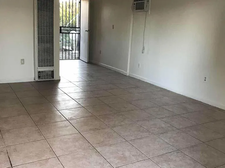 467 Pear St — Photo 5