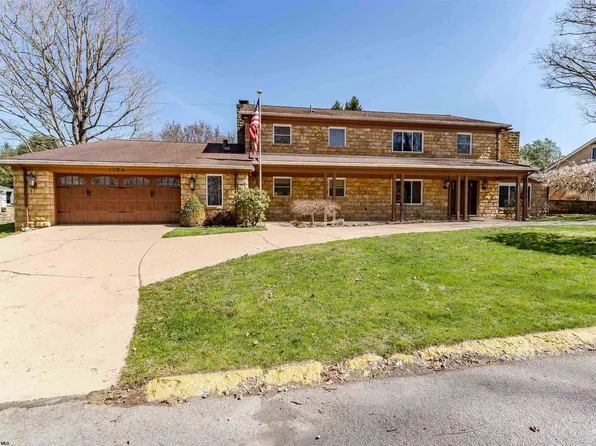 1284 Parkview Dr, Morgantown, WV 26505