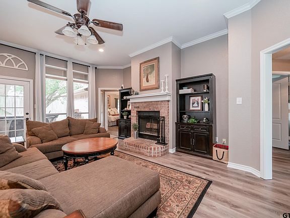 5th image of 204 Amanda Ct