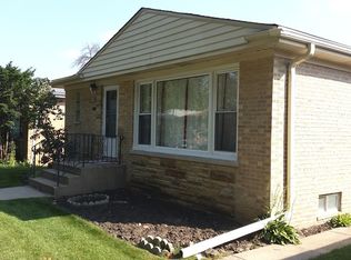 9437 Lawler Ave, Skokie, IL 60077
