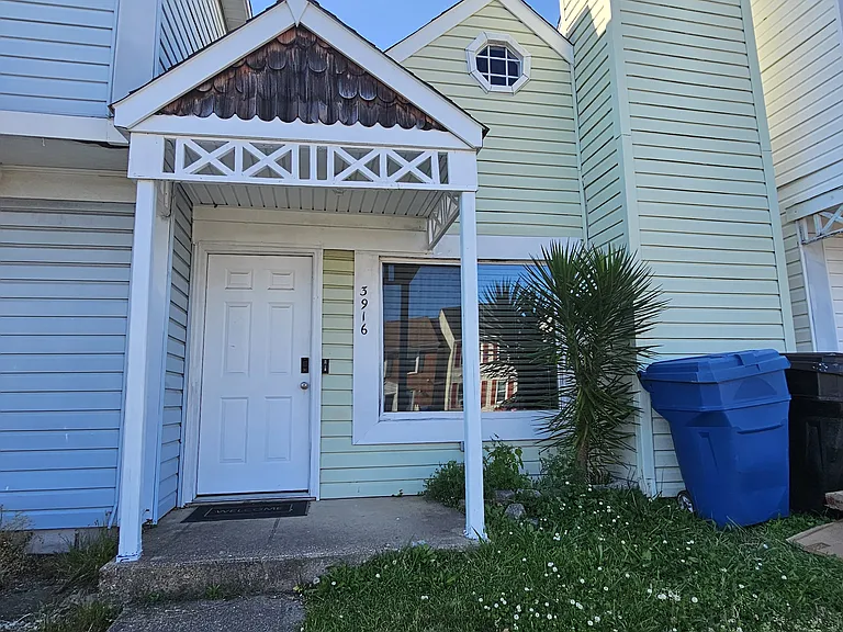 3916 Buchanan Dr — Photo 1