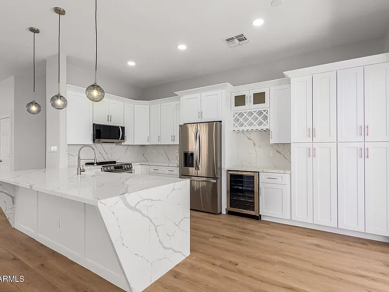 13711 W Tara Ln — Photo 17