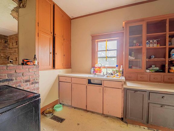 3rd image of 522 E 7th Street