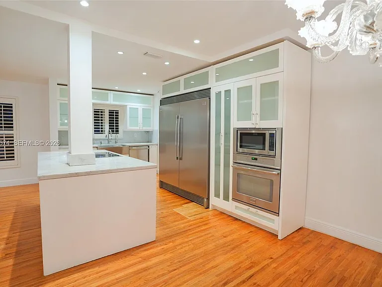 355 Redwood Ln — Photo 4