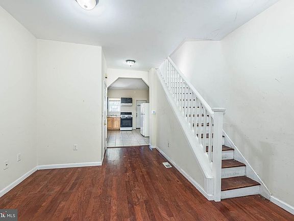 4th image of 2316 E Madison St
