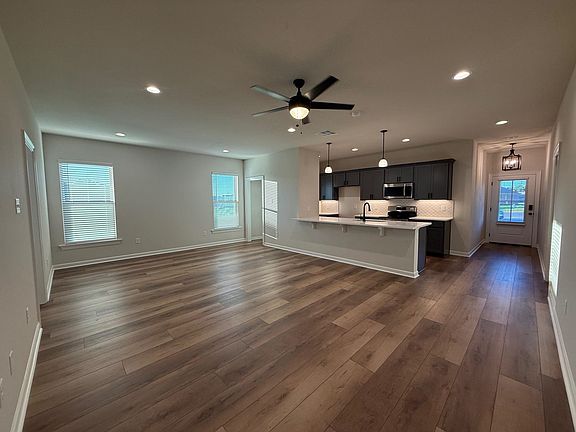 3rd image of 139 Briar Ct