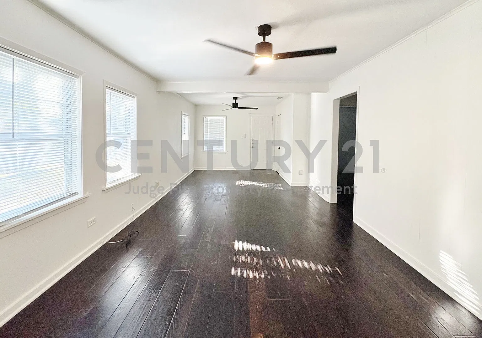 Adorable 2/1 in Rockwall For Rent! — Photo 2