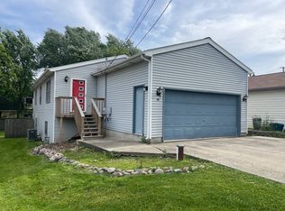 135 W Valley View Dr, McHenry, IL 60051