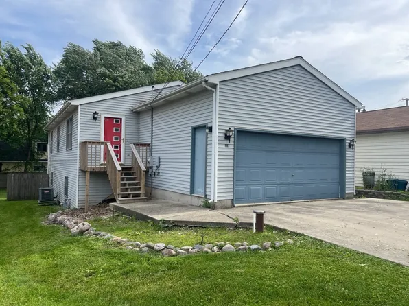 135 W Valley View Dr, McHenry, IL 60051