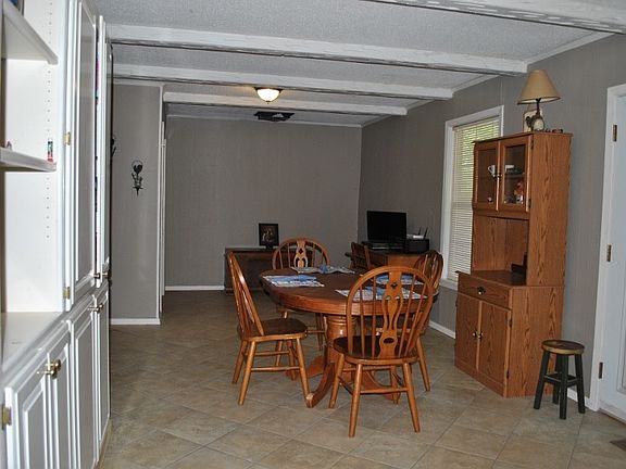 5th image of 162 Hyde Ln